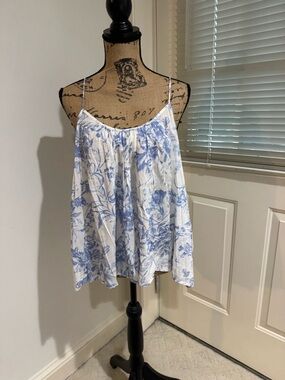 NWT Love by GAP White Camisole with Blue Floral Print size XL